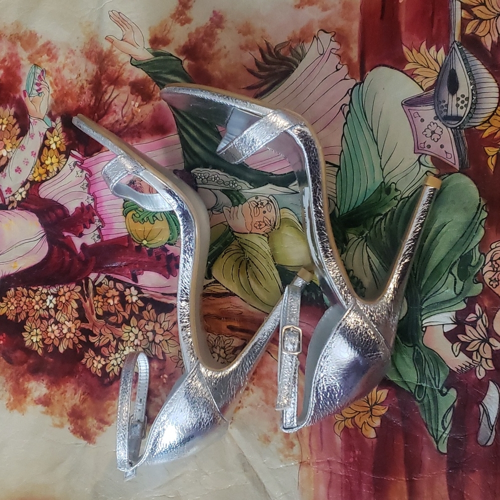Pretty Little Thing heels